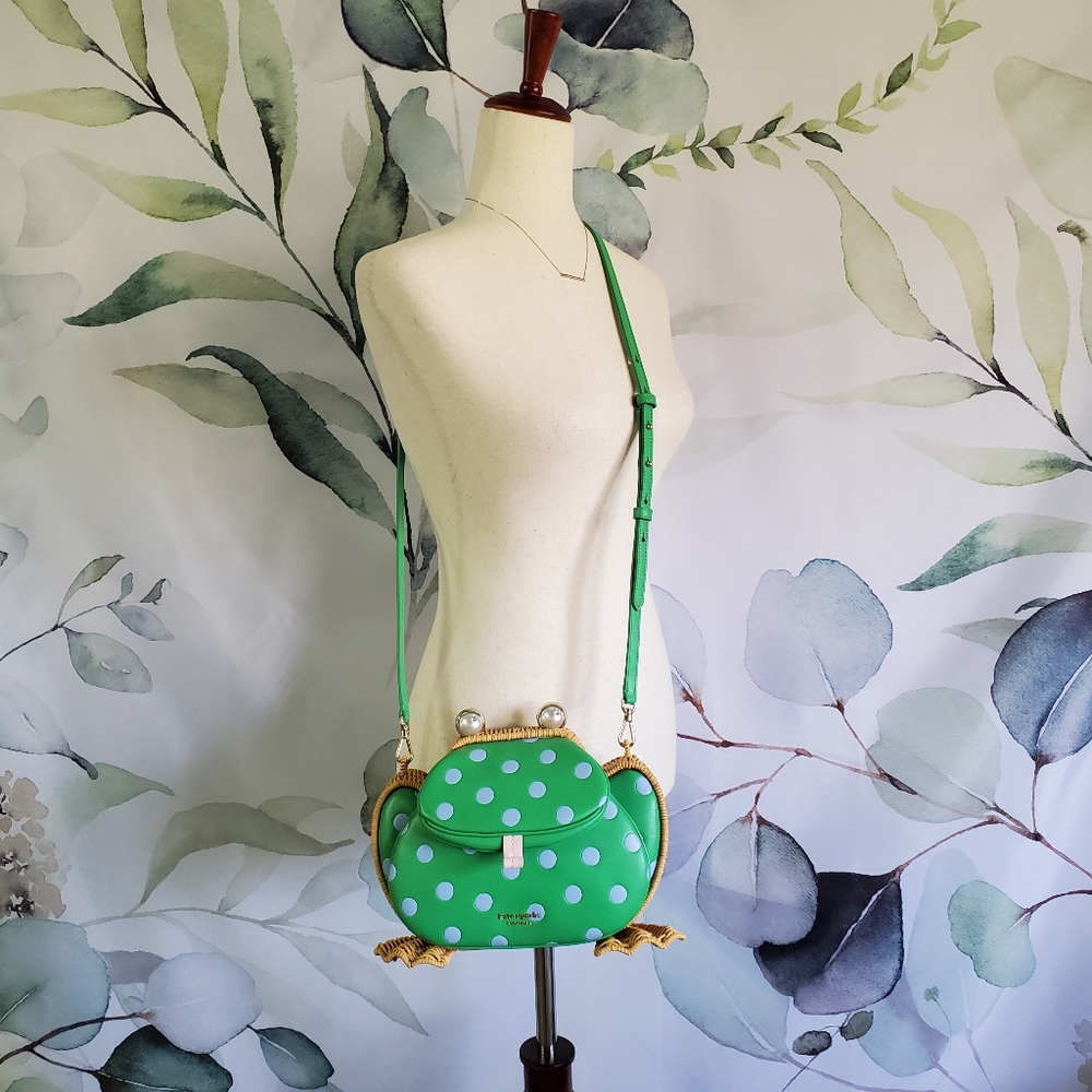 KATE SPADE | Lily Polka Dot Wicker 3D Frog Crossbody w/ Card Holder 2-pc Set - Picture 11 of 13